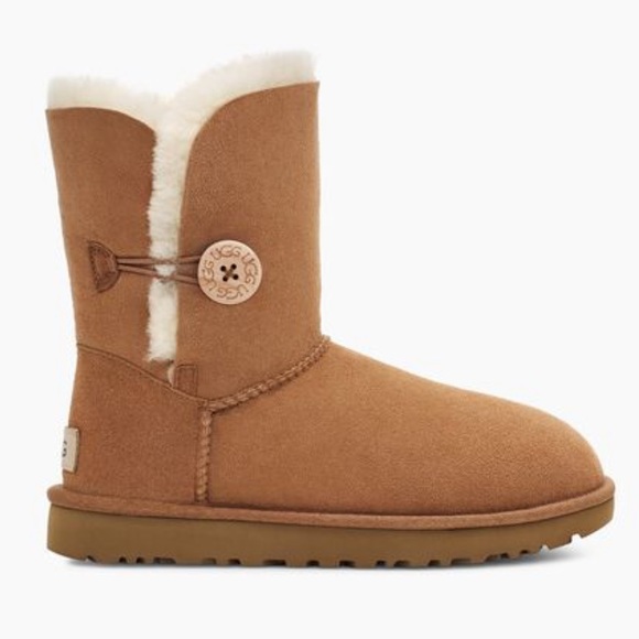 UGG boots; Bailey Button II; size 9; good condition - Picture 1 of 7
